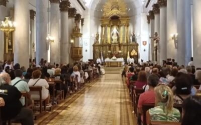 MORON SE UNE EN UN REZO PARA PEDIR POR LA SALUD DEL PAPA FRANCISCO .
