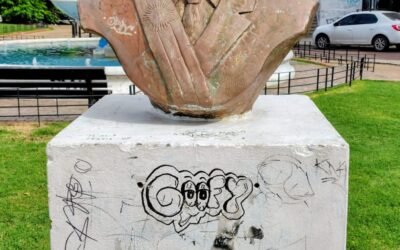 ACTOS VANDÁLICOS CONTRA RAUL ALFONSIN E HIPOLITO YRIGOYEN