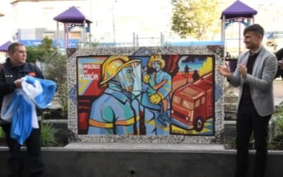 SE INAUGURO UN MURAL EN HOMENAJE A LOS BOMBEROS EN MORON