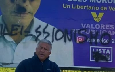 FUE VANDALIZADO UN CARTEL LIBERTARIO EN MORON