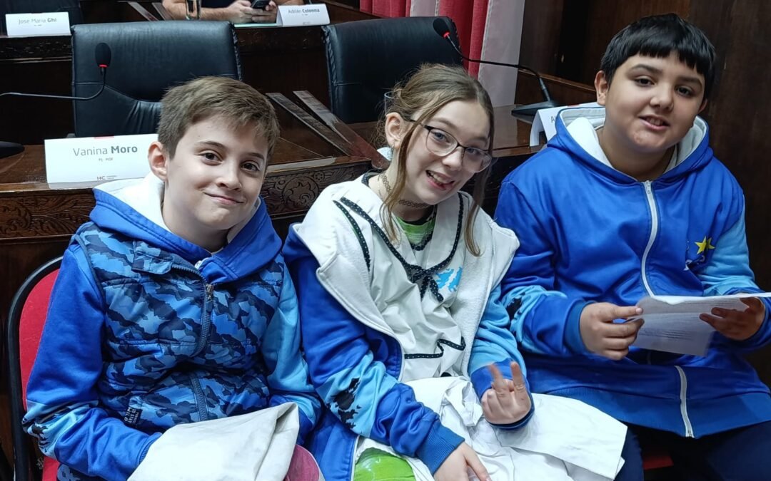 ALUMNOS DE LA EP N°12 OCUPARON LA BANCA ABIERTA DEL HCD DE MORON CON UN PROYECTO DE MALVINAS
