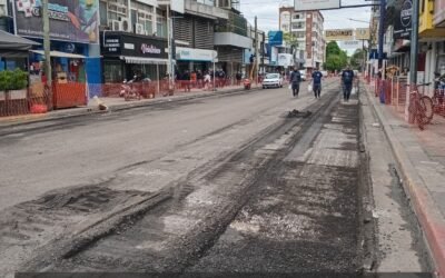 CAOS DE TRANSITO EN EL CENTRO DE MORON POR LAS OBRAS DE PAVIMENTACIÓN EN LA CALLE 25 DE MAYO