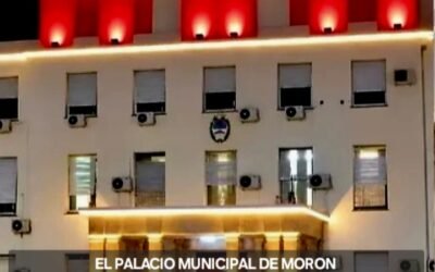 EL EDIFICIO MUNICIPAL DE MORON SE TIÑO DE ROJO PARA VISIBILIZAR LA LUCHA GLOBAL CONTRA LA POLIO